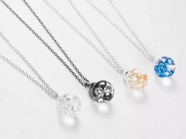 晶莹剔透的水晶球戴身上,真是又美又仙