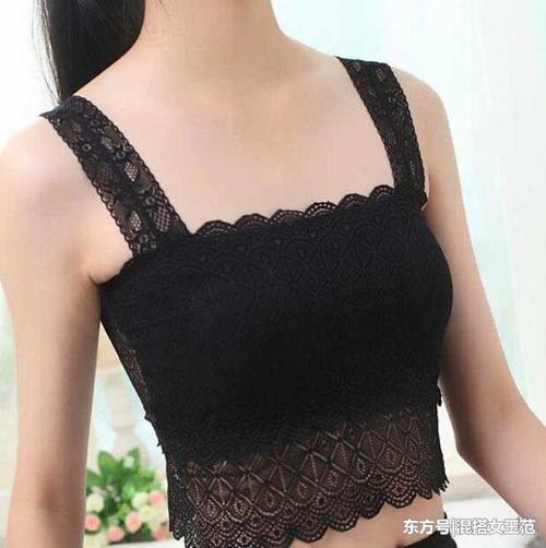 现在的姑娘真敢穿! 清凉性感的小衫直接穿出门, 美得让人窒息