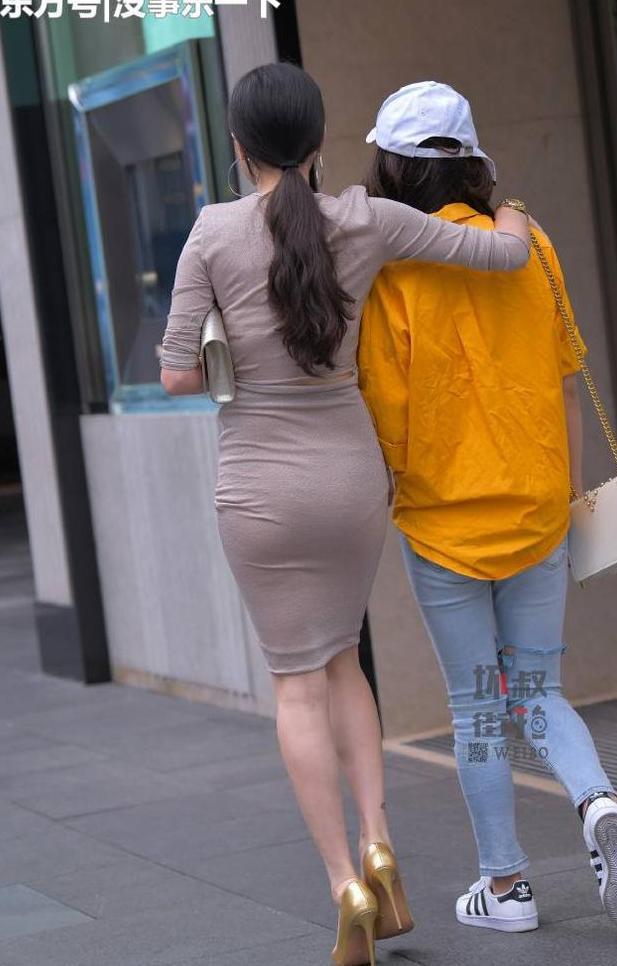 街拍：长的好看，穿的时髦，非常有吸引力！