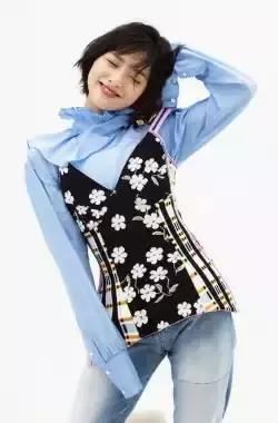 沈月清纯又可爱，穿衣也非常耐看呢！