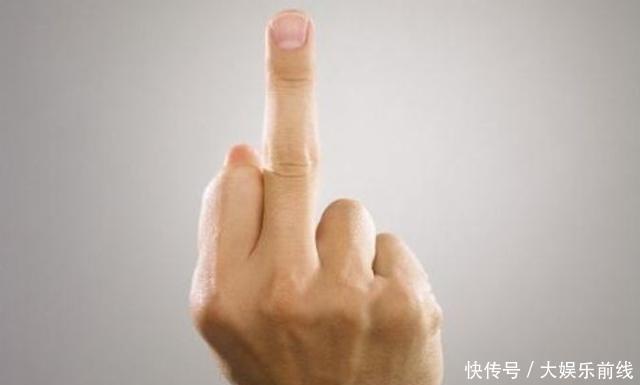  『肝脏出』肝好不好，“竖中指”就知道，身体若无3个表现，还算“肝”净！