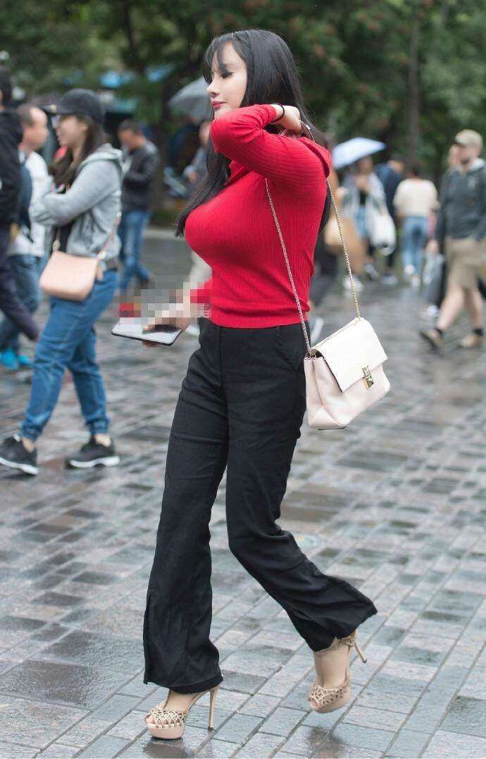 成熟丰满的辣妈, 果然身材好穿什么都好看