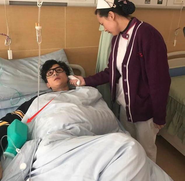 比起做秀说谎，薛之谦能让孩子出生，不骂他是过街老鼠，已是仁慈