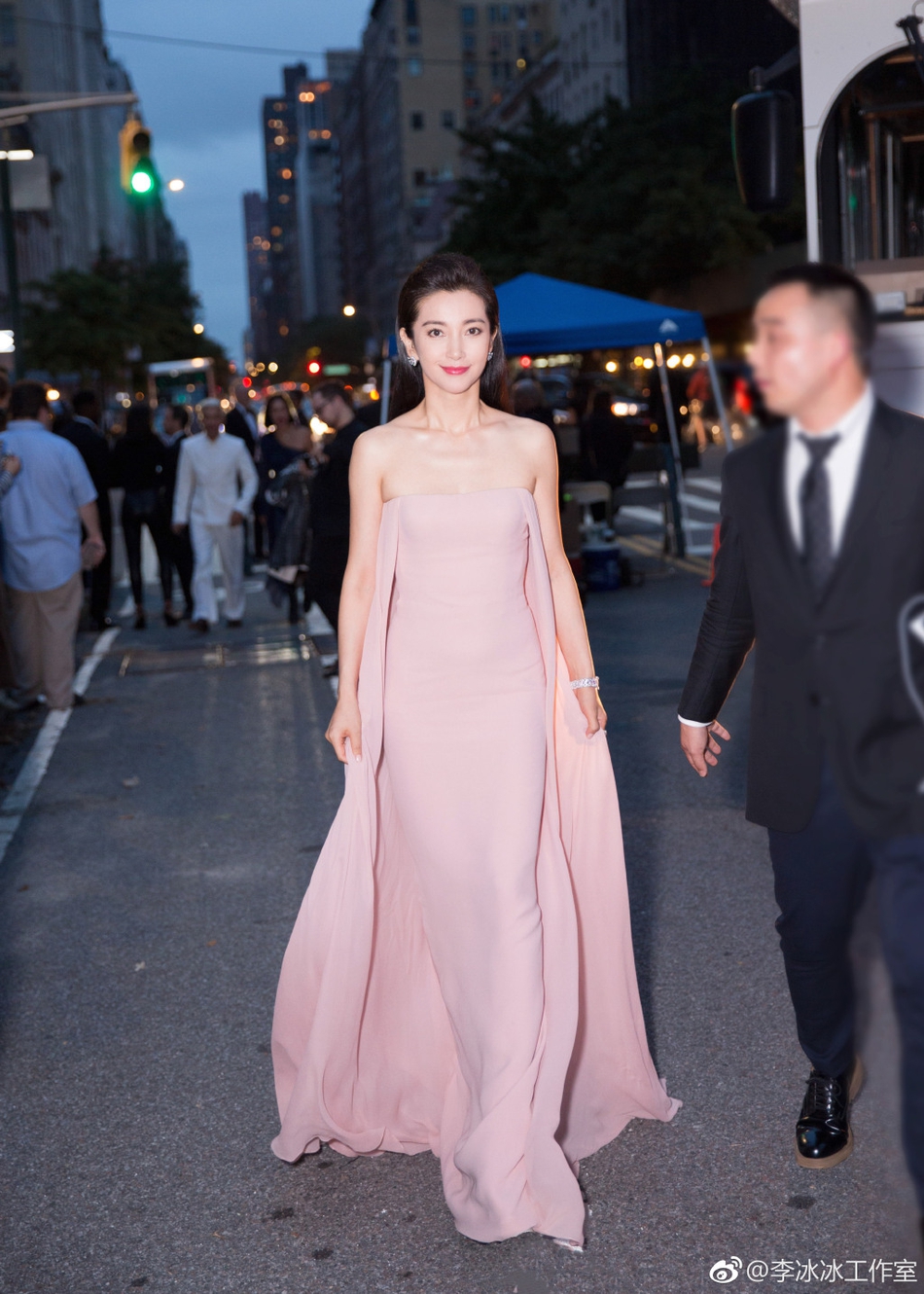 李冰冰景甜娜扎孟美岐金晨现身纽约时装周