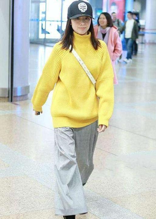 38岁董洁与42岁林心如, 同穿格子阔腿裤, 网友: 差别可真大!