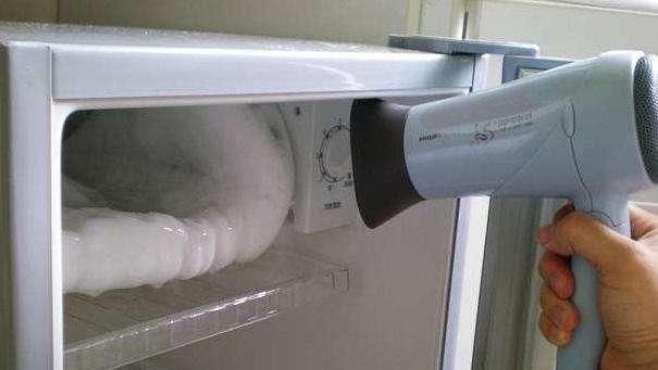  冰箱■冰箱长时间不清理，全是厚厚的冰霜，这样清理一点不费事