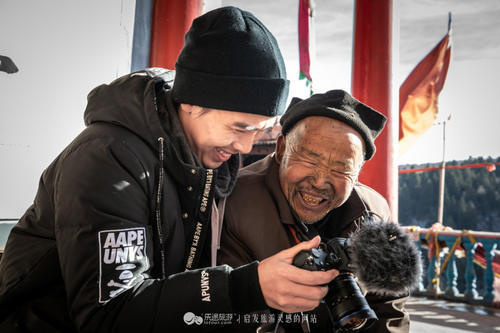 一座佛道共存的寺庙，几位饱经沧桑的信徒
