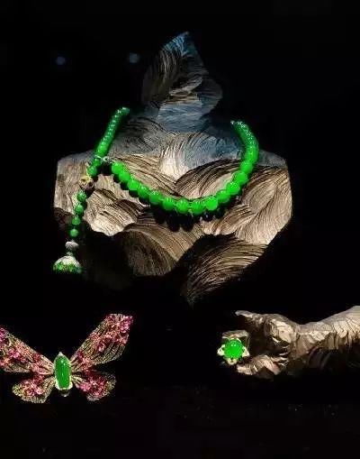 美得无与伦比!有一种美，叫翡翠镶嵌!