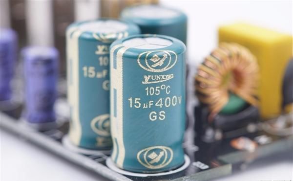 云星电子|三口USB+27瓦快充 米家插线板拆解:用料精细