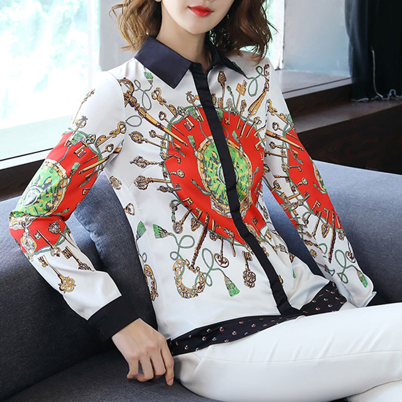 今年别再穿碎花裙了，太老瞧瞧刚上新的“小衫”:洋气显嫩白