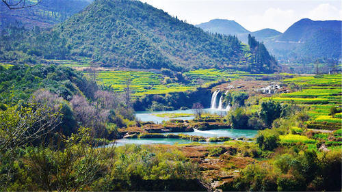 云南深山老林里藏着古院落，只有几户人家，风景优美人迹罕至