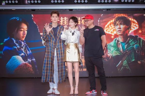 时髦百搭+永不过时!一件白衬衫解锁你的秋季穿搭!