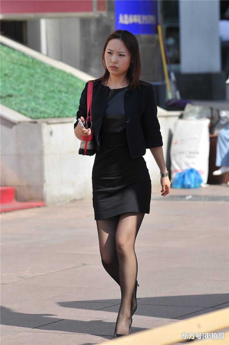 街拍联盟：品质很高的黑丝美女