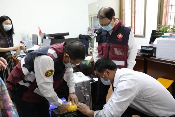  「出征」再出征！两位中南湘雅援鄂英雄今赴哈尔滨指导新冠疫情救治工作！