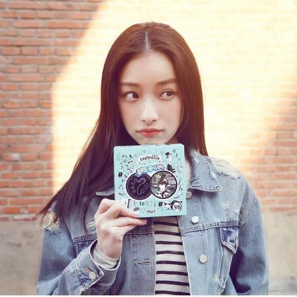 好看| 倪妮素颜扮男装依旧貌美!和精修图无差的好肤质该如何养成?