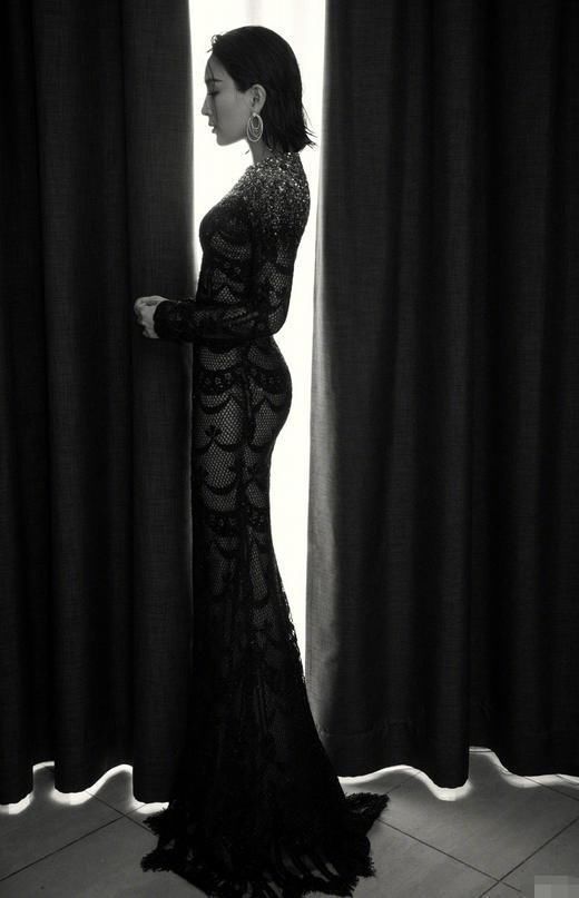 马苏终于穿短裤秀腿了!网友:受伤的膝盖暴露了太多秘密!