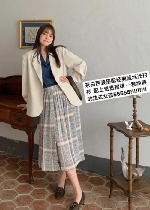  #半身裙#小个子女生的搭配秘籍：“西服外套＋短裙”，效果显高又时髦