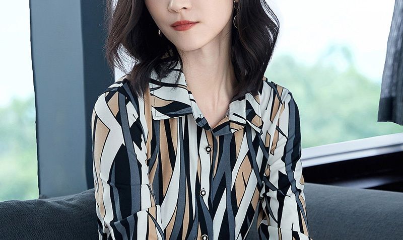 别再穿连衣裙了!爱美女人秋天都这样穿，连背影都美到爆