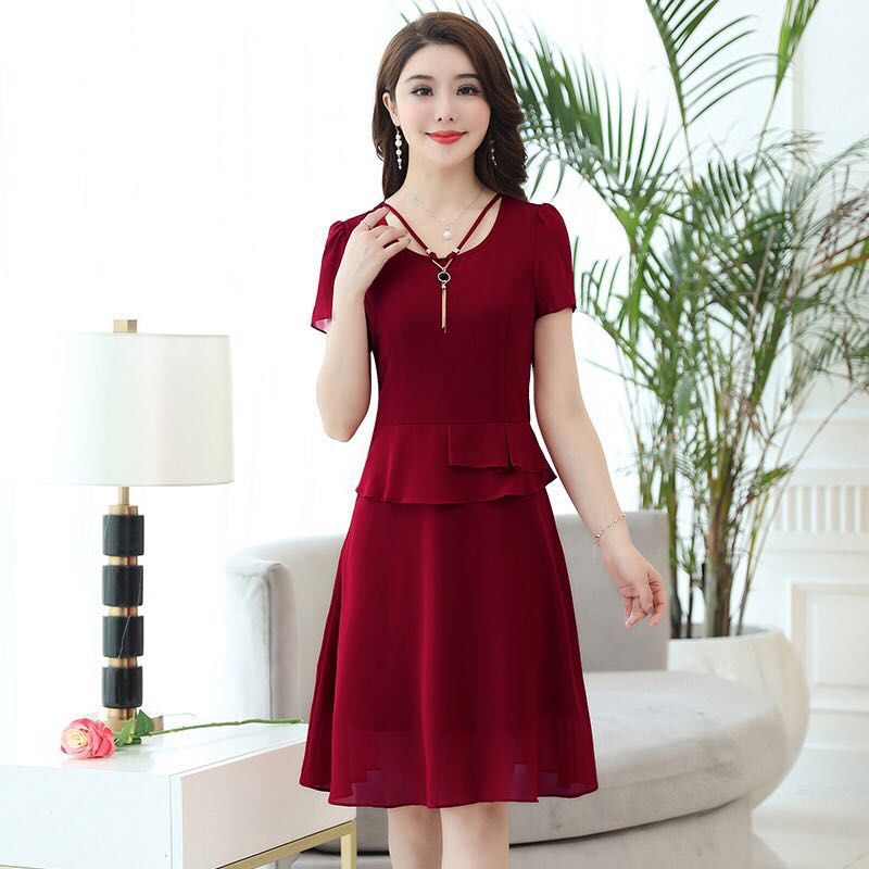 55岁妈妈太有眼光，穿这款妈妈装，太洋气了，美得不像老年人