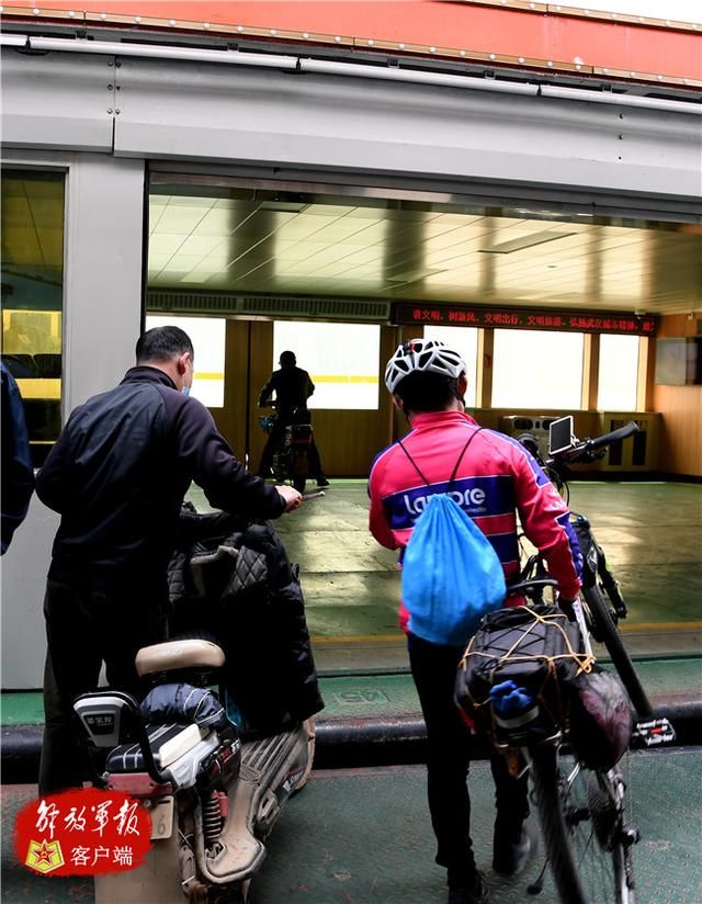 『武汉天河机场』解放军报记者全景式记录武汉解封