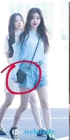 否认泫雅金晓钟恋情后，又一恋情见光死！照片刻意摆拍疑似炒作？