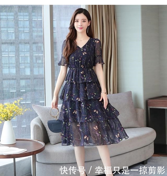  出动：立体裁剪显瘦版型设计，气质时尚风格，穿出动人的S型曲线身材