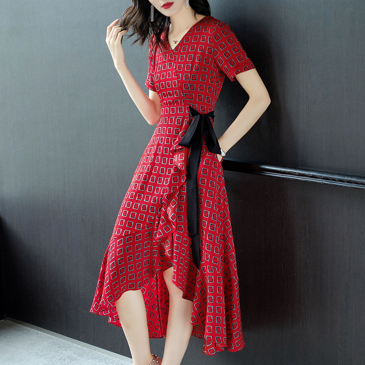 太撩人了，新出的“流氓裙”，设计感十足，超有女人味