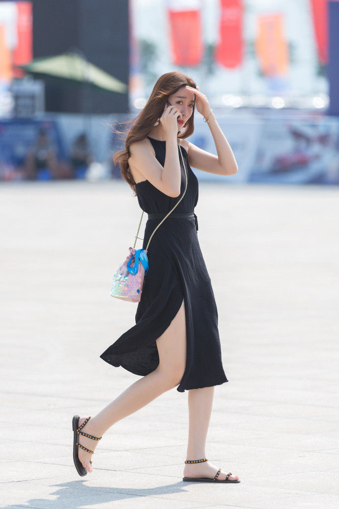 重庆街拍,时尚个性的魅力穿搭风,释放性感女人味!