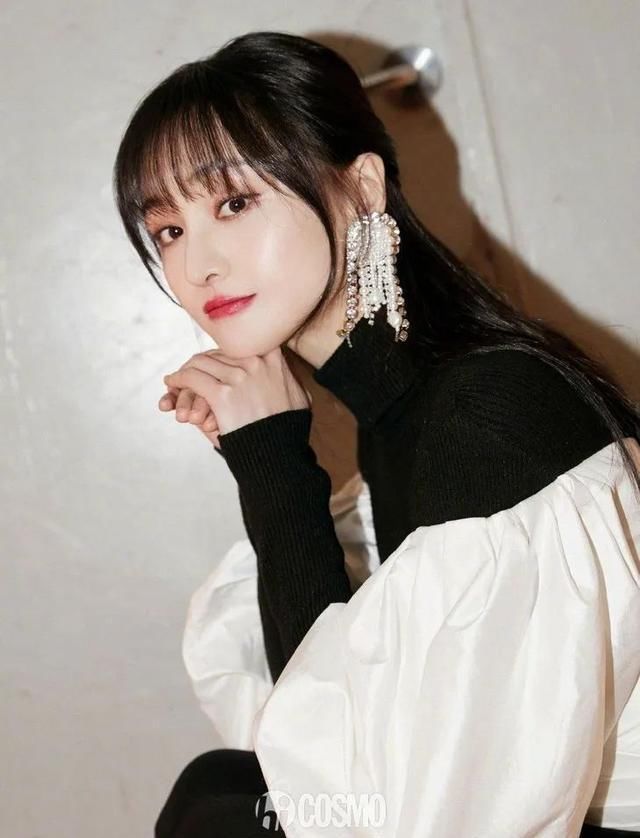  时髦■时髦办｜Jennie的珍珠项链那么多，还硬要和妈妈抢着戴这一条？