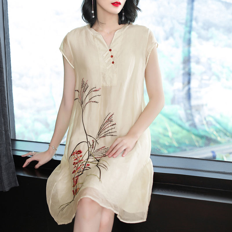 30岁女人少做家务，多打扮!学学北京阿姨这样穿，背影都美上天