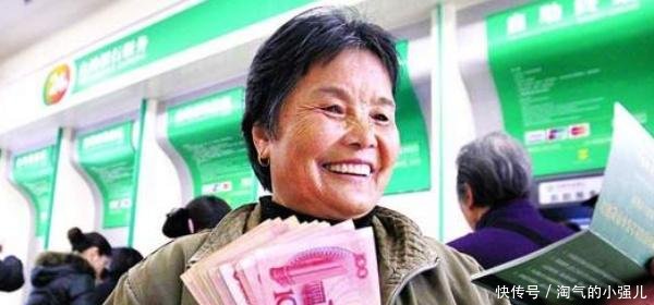 元旦过后，年满50的岁老人可以领取这几项补贴，你都领到了吗