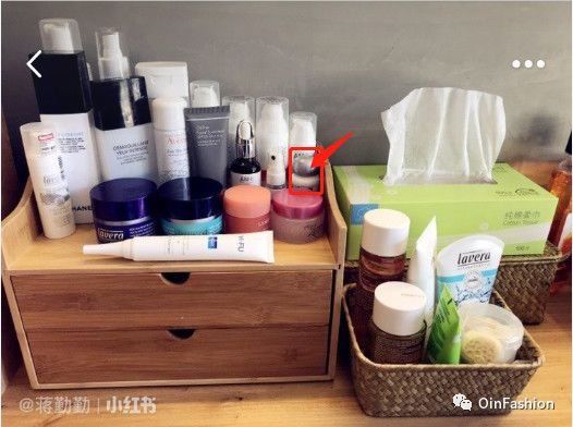 蒋勤勤的化妆桌真让人吃惊，这么白这么美居然只用10块钱的美白精
