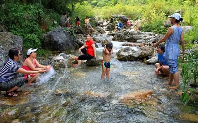 成都近郊一个小城，藏着7个耍水圣地，还全都没有门票！