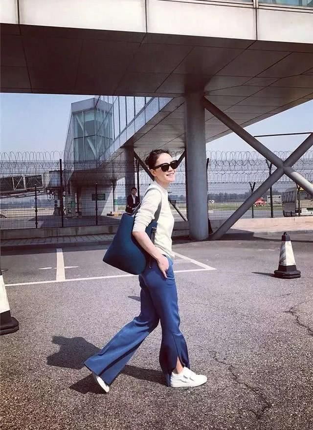  『显瘦』2020火了一款裤子叫“瘦瘦裤”，显瘦还百搭，半个娱乐圈都在穿