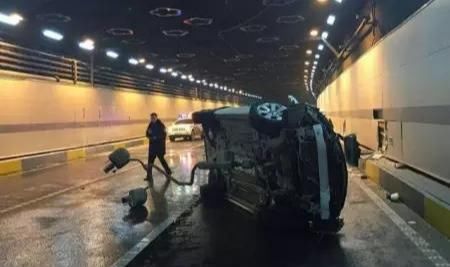 高速开车这几个地方要走左侧车道，不少车主吃了亏，新手要注意