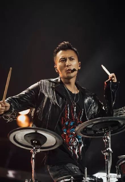 卸了妆的王一博和鹿晗，一点都不娘