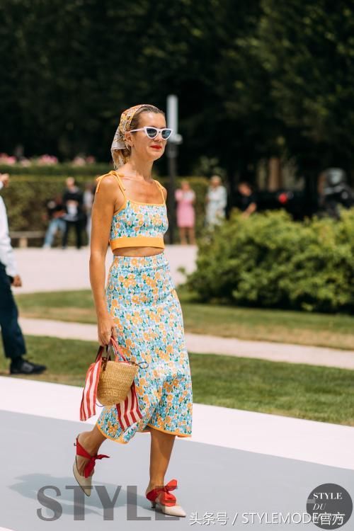 想要长腿不受罪?低跟鞋也能小露性感!