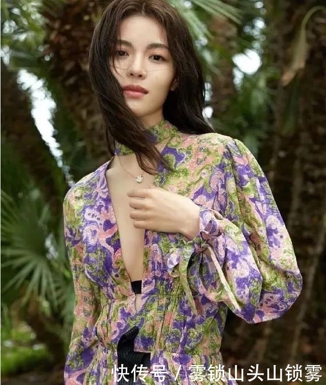  『气质』女人再寒酸，衣柜里也要有这5条裙子，怎么穿都百搭，时髦有气质