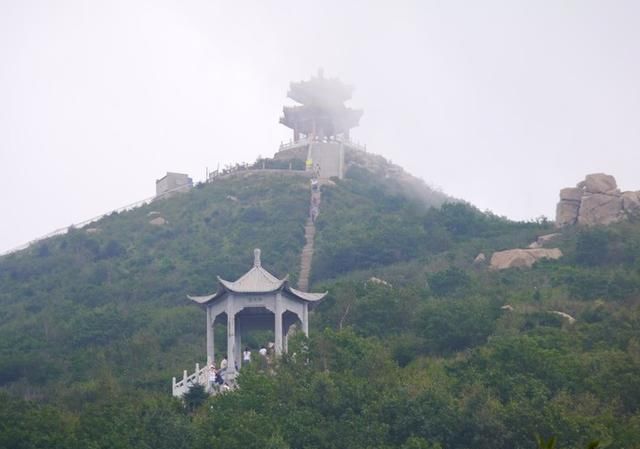 河北的小黄山，仅比泰山低一百多米，深秋是看红叶的最佳去处