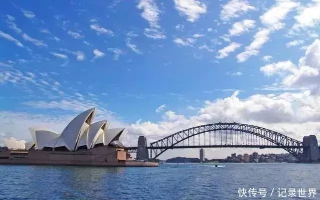 如果移民到国外,选择移民加拿大好还是澳大利