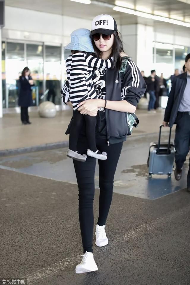 有了这些爱抢镜的萌娃，辣妈们连凹造型都省了！