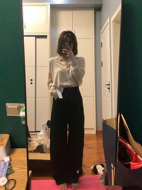  #紧身裤#“罗圈腿”女人不穿这4种裤子，多穿阔腿裤，立竿见影出效果