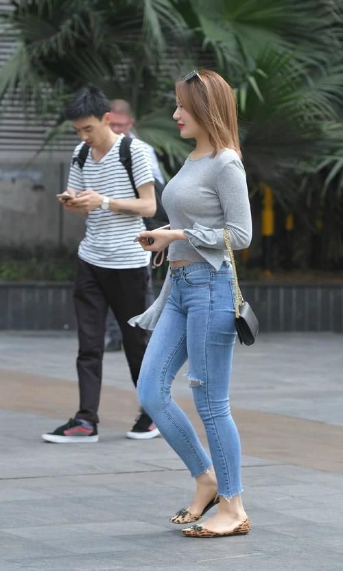 日常休闲款，纯色修身，让身材更吸睛