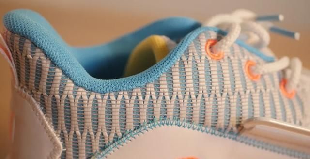  『水花二代』三百块入手国产好鞋！设计大升级 配置不逊色千元旗舰款