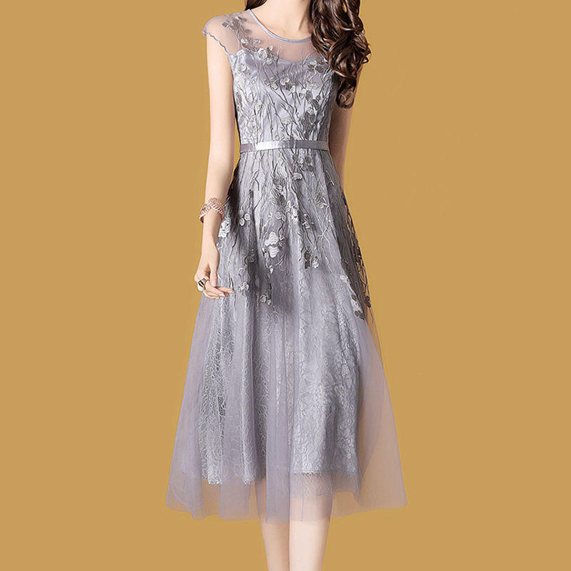 80后美女看过来，穿这几款连衣裙，上身勾人心魂，惊艳十足