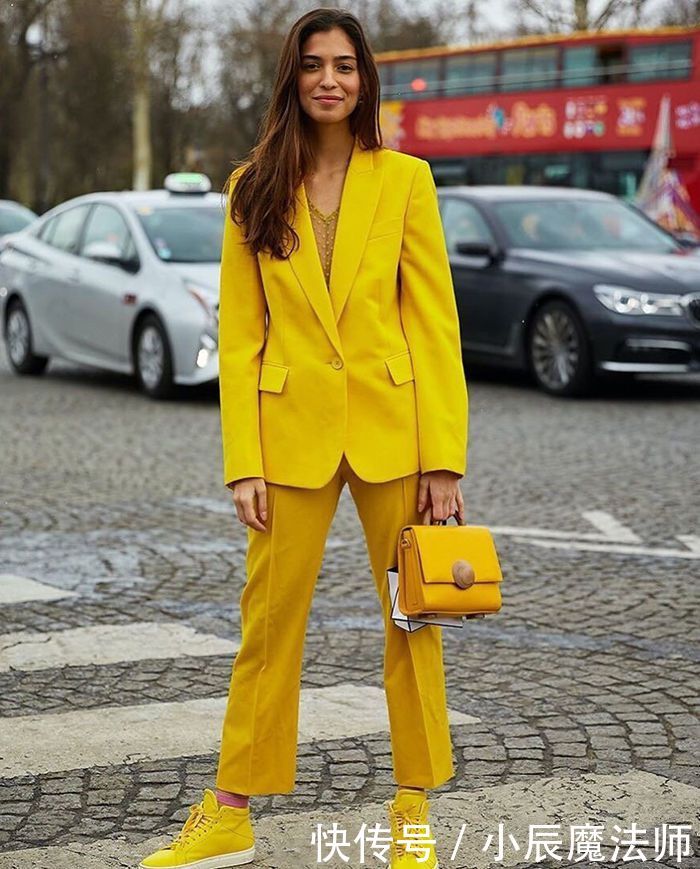 时髦■今春流行“小黄人”穿法,明星们都这样穿,时髦又洋气