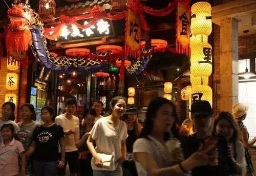 越南女孩到中国旅游,评价:中国哪里都好,只是一点不太能接受