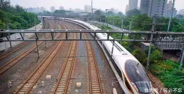 重庆这个落寞的主城区要爆发了，连修两座高铁站，还要规划科学城