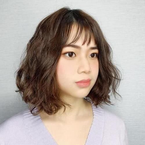  『柠檬白金色』2020年染发趋势，全球名人都换上七彩珠宝发色，让肤色白一个色号