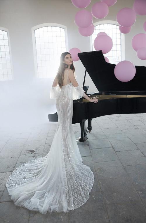 以色列美女时尚摄影大片，欧美超模演绎惊艳奢华婚纱礼服令人惊艳